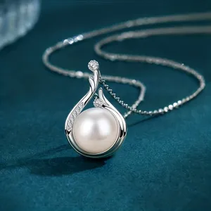 Chic Pearl Pendant Necklace  Perfect Valentines Day Gift