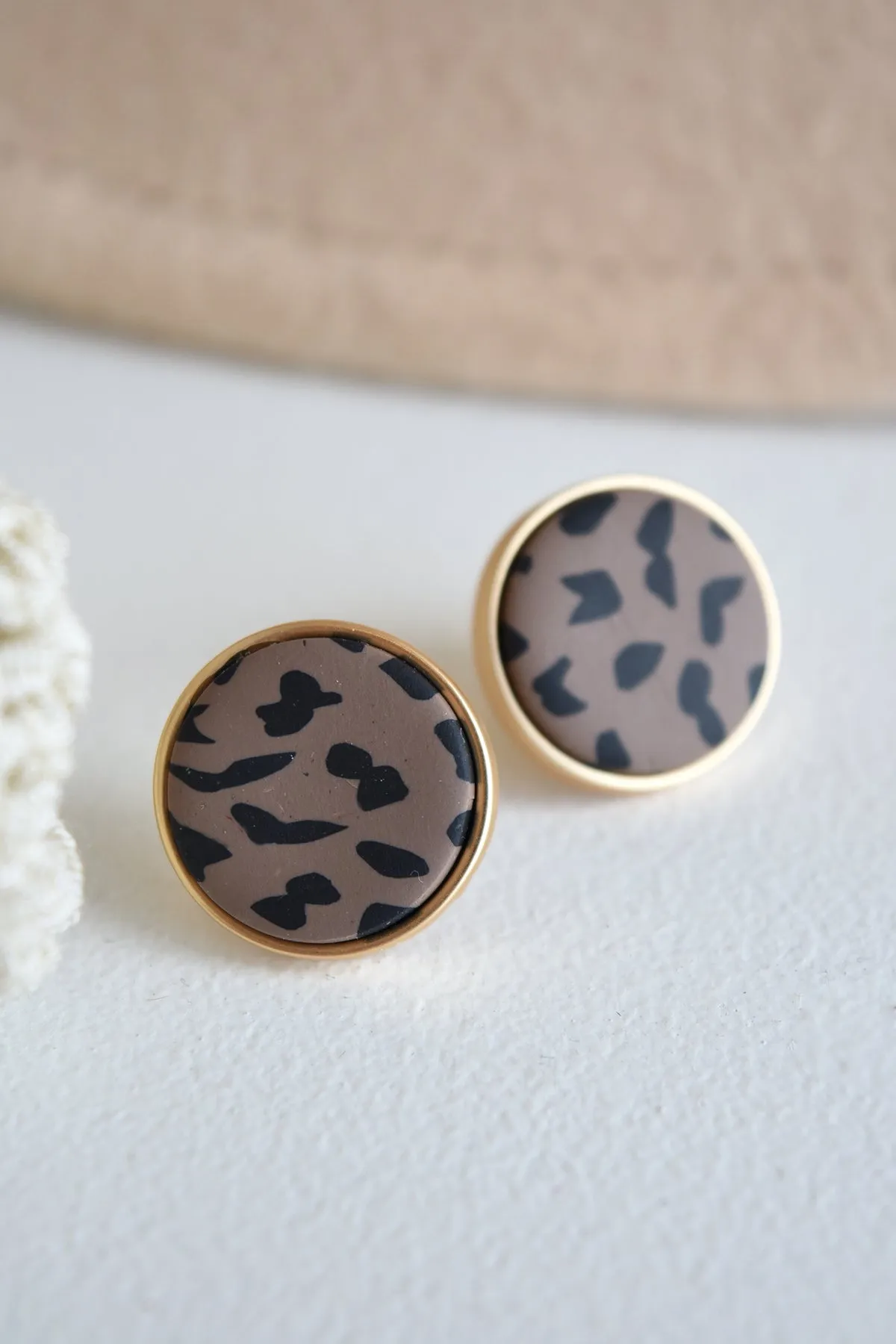 MAVERY STUD EARRINGS -BROWN