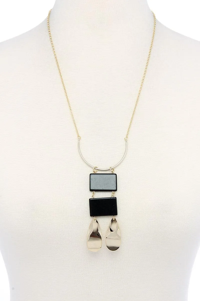 Modern Chic Pendant Necklace