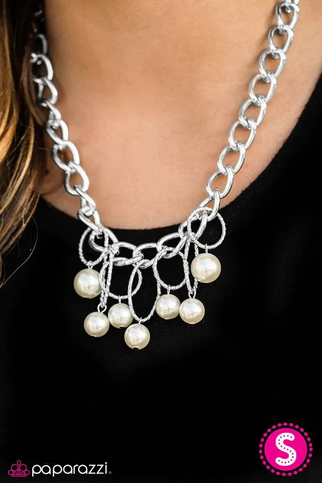 Paparazzi Necklace ~ Classic Girl - White