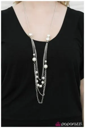 Paparazzi Necklace ~ Dulce Amor - White