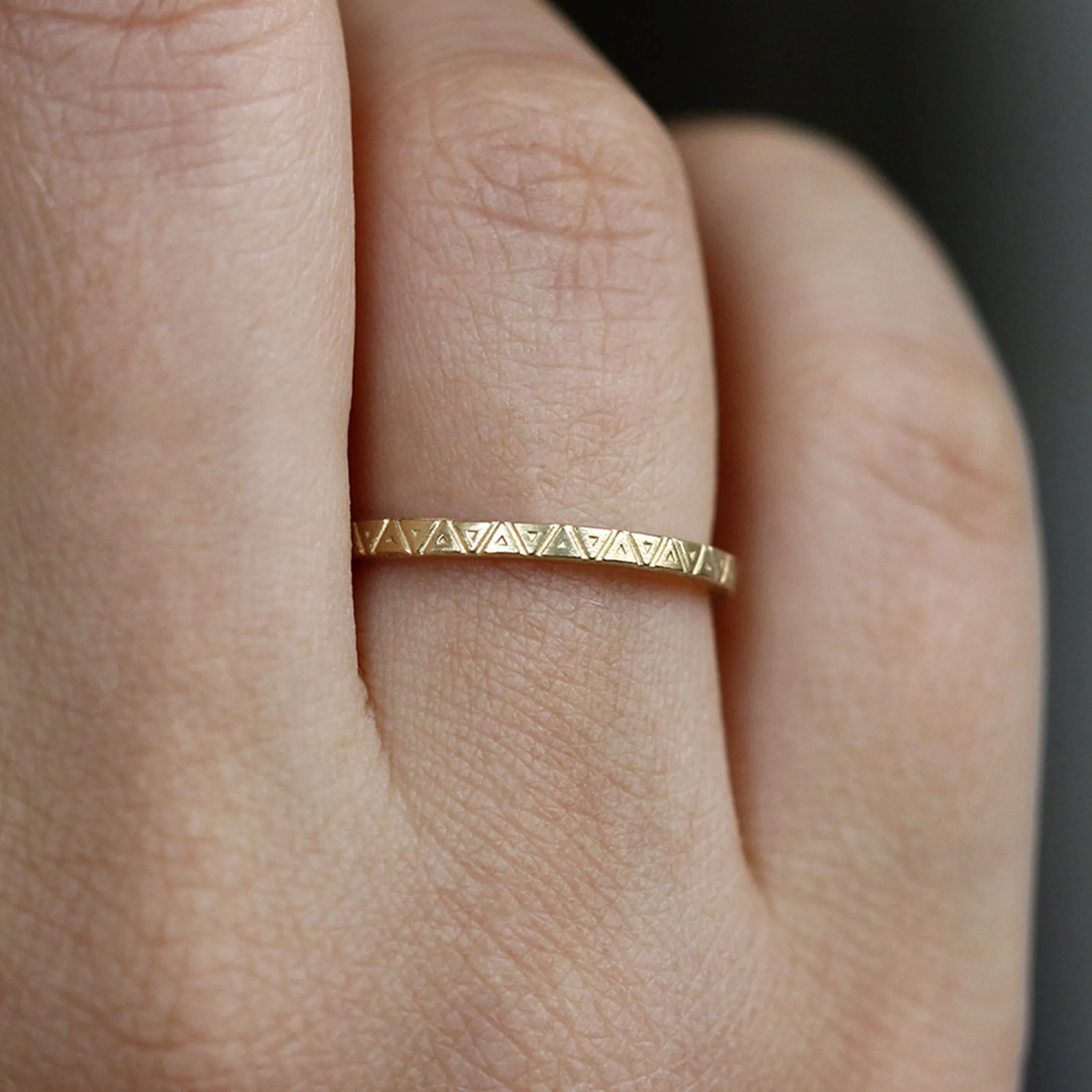 Triangle Pattern Wedding Band - Geometric Engraved Ring